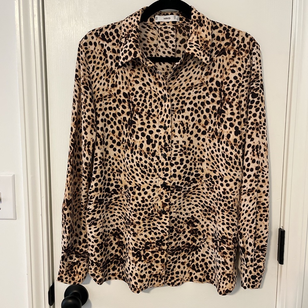 NWOT Mango button down size US4